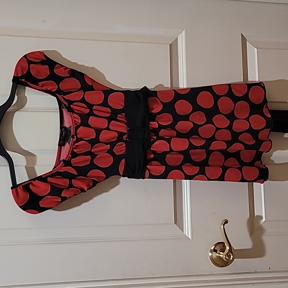 Sz small babydoll top, red and black. Like New!